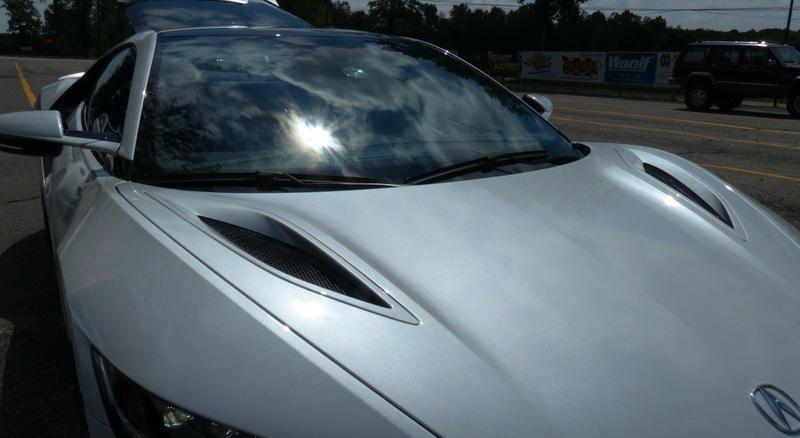 Illustration for article titled What It's Like Stepping Out Of A 250,000 Mile Junker And Into A $150,000 Acura NSX